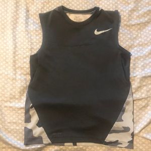 Grey camo boys sleevless shirt. Nike.